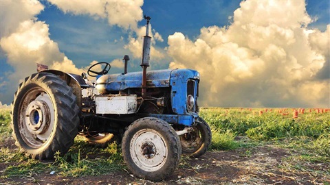 Vintage-tractors-not-just-for-collecting-also-good-for-the-soul.jpg