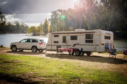 Caravan-and-car-on-beach_Sun-Country_freedom-camping.jpg