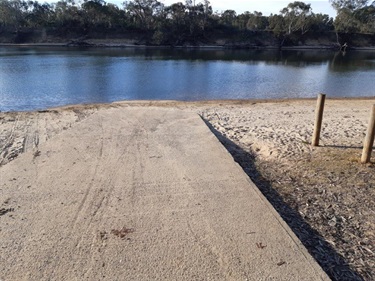 Cullens Boat Ramp low water