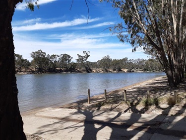 Cullens Boat Ramp low water